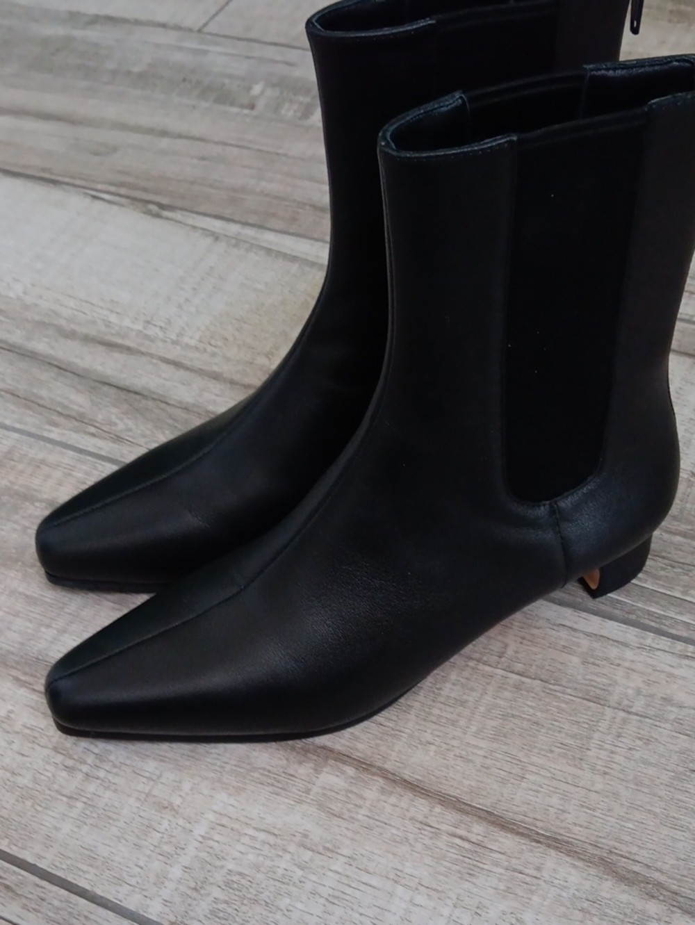 QUINCE..ITALIAN LEATHER KITTEN HEEL BOOTIES..SIZE 7 - Picture 2 of 7